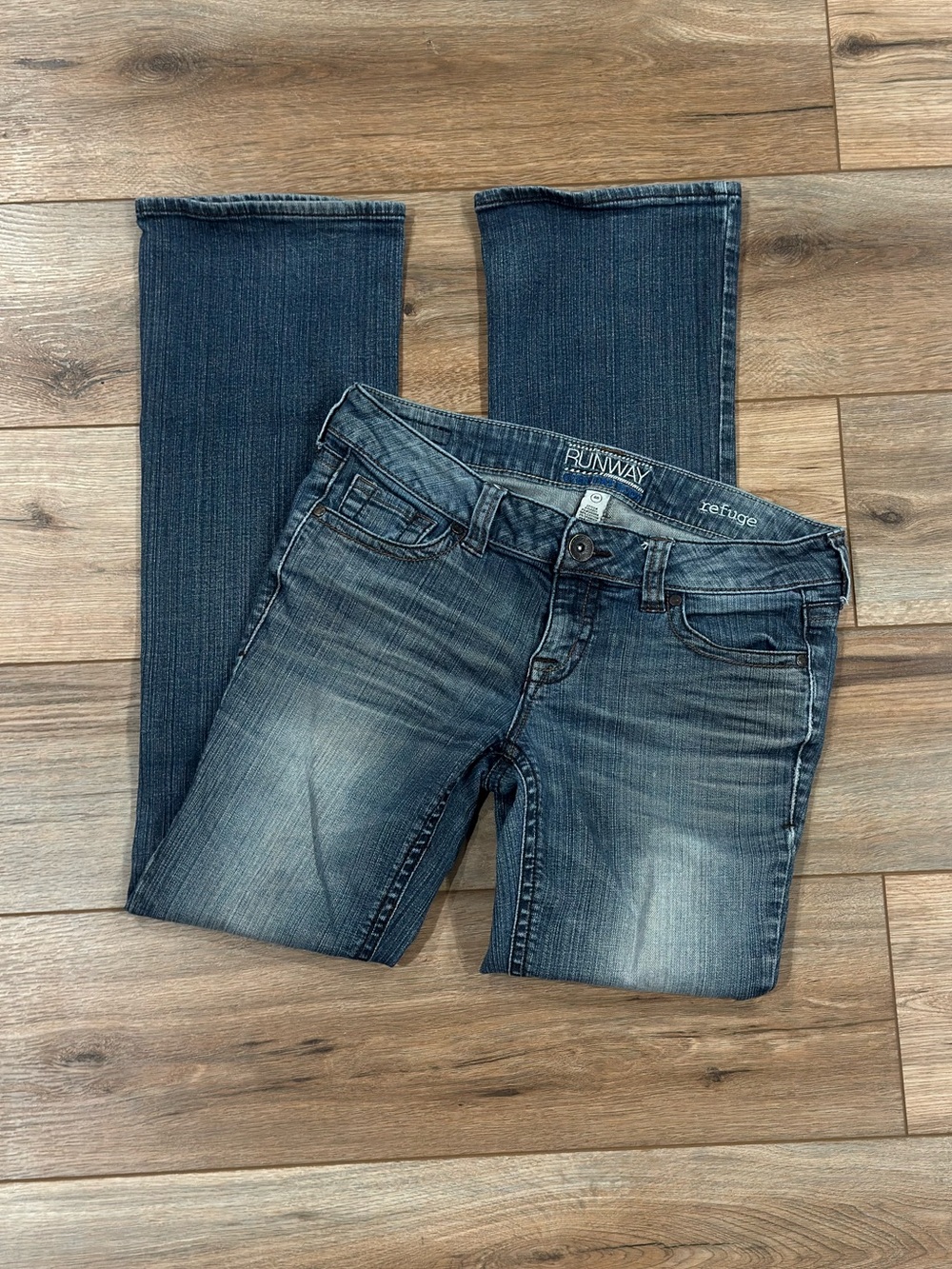 REFUGE RUNWAY Vintage 2000s Y2k Denim Faded Low-rise Bootcut Jeans | Size 6
